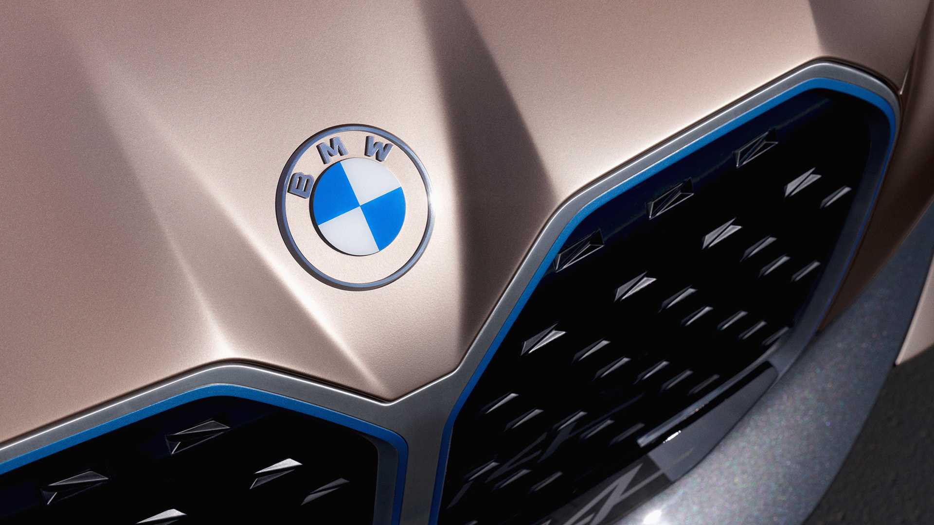 BMW Logo Receives A Modern Facelift