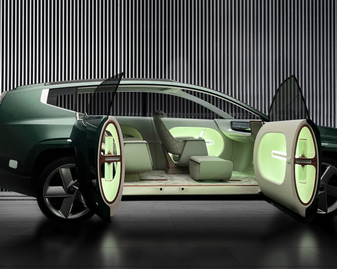 Hyundai SEVEN opening