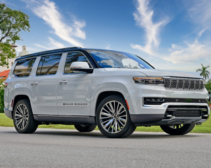 2022 Grand Wagoneer hero