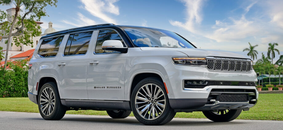 2022 Grand Wagoneer hero