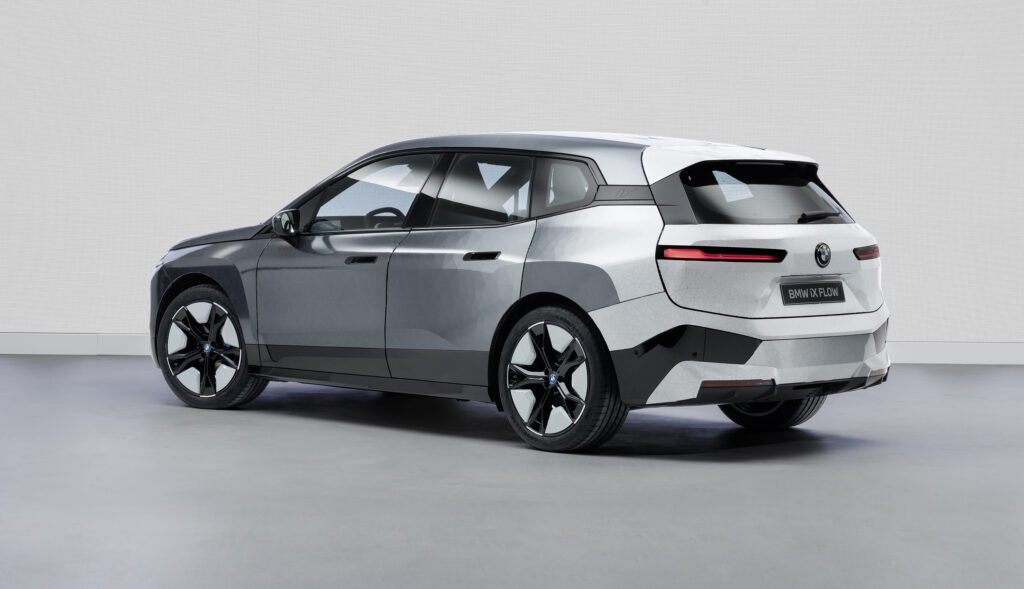 BMW iX Flow with E ink