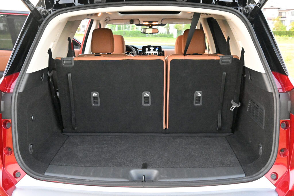 nissan cargo area