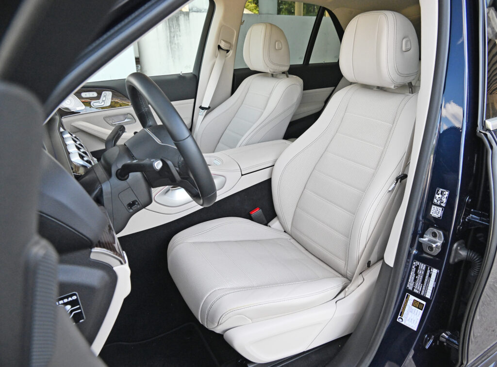 Napleton News Interior Review seats gle450
