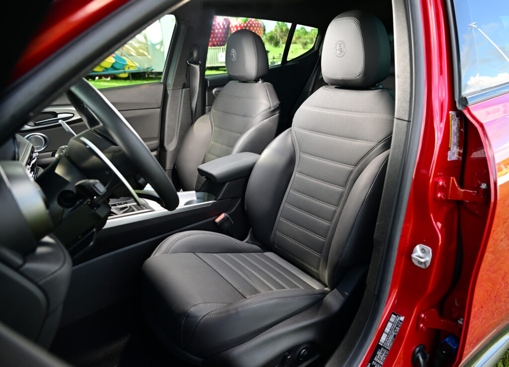 Tonale Interior front seats