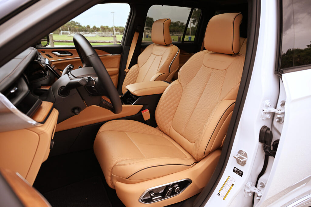 Front seats Jeep