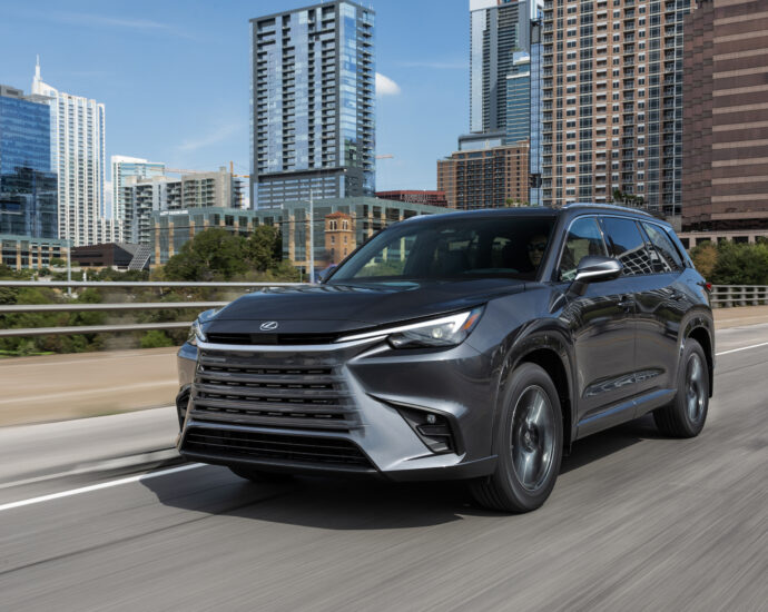 Rolling Lexus TX 350