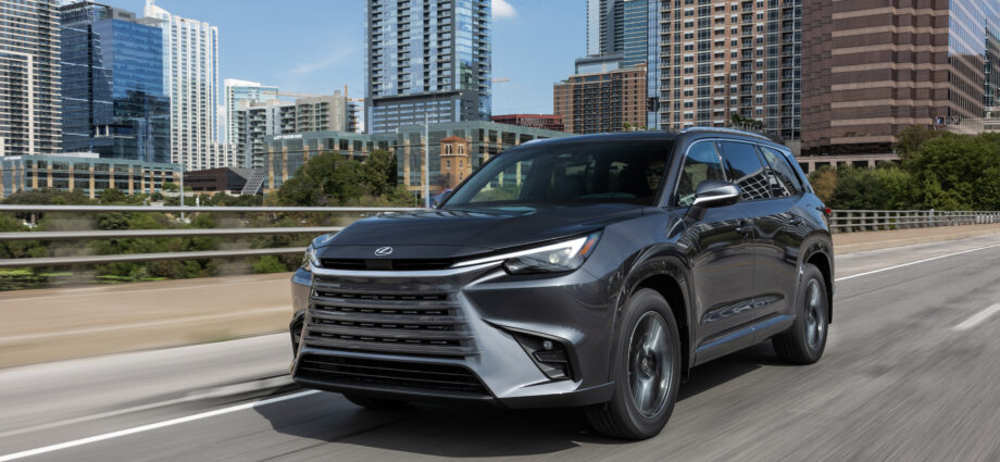 Rolling Lexus TX 350