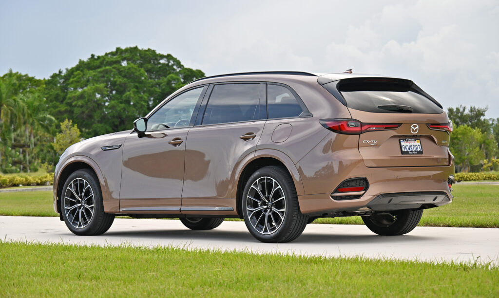 Rear view Mazda CX70