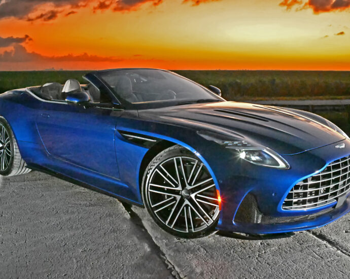 Aston Martin DB12 Volante