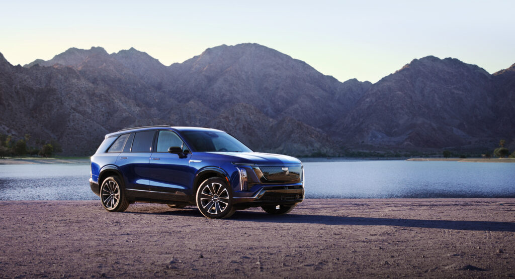 Vistiq near mountains