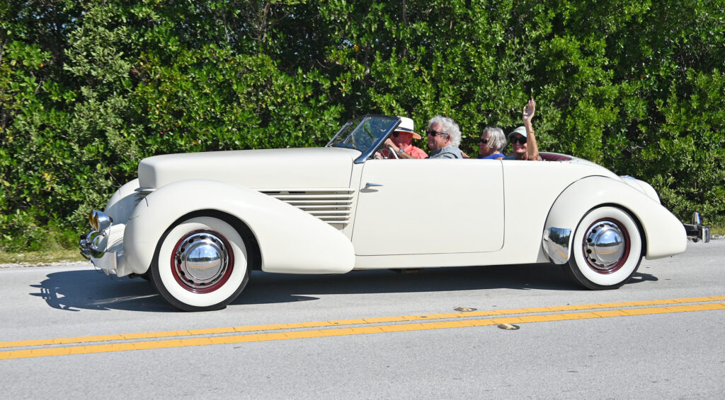 1937 Cord Phaeton Bustleback.