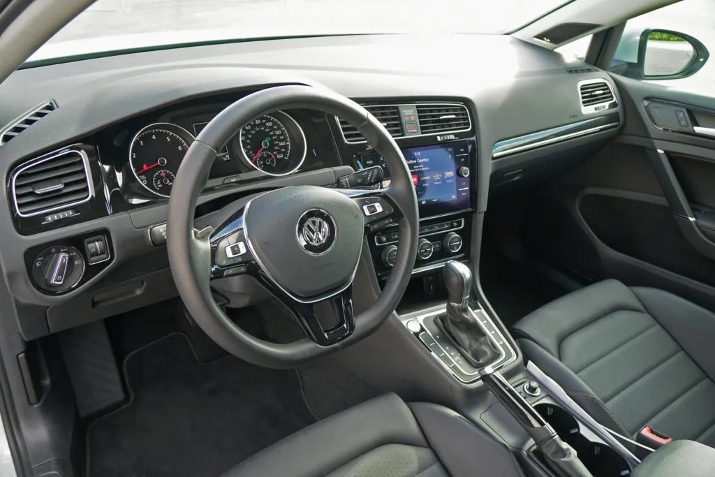Volkswagen Golf Sportwagen interior