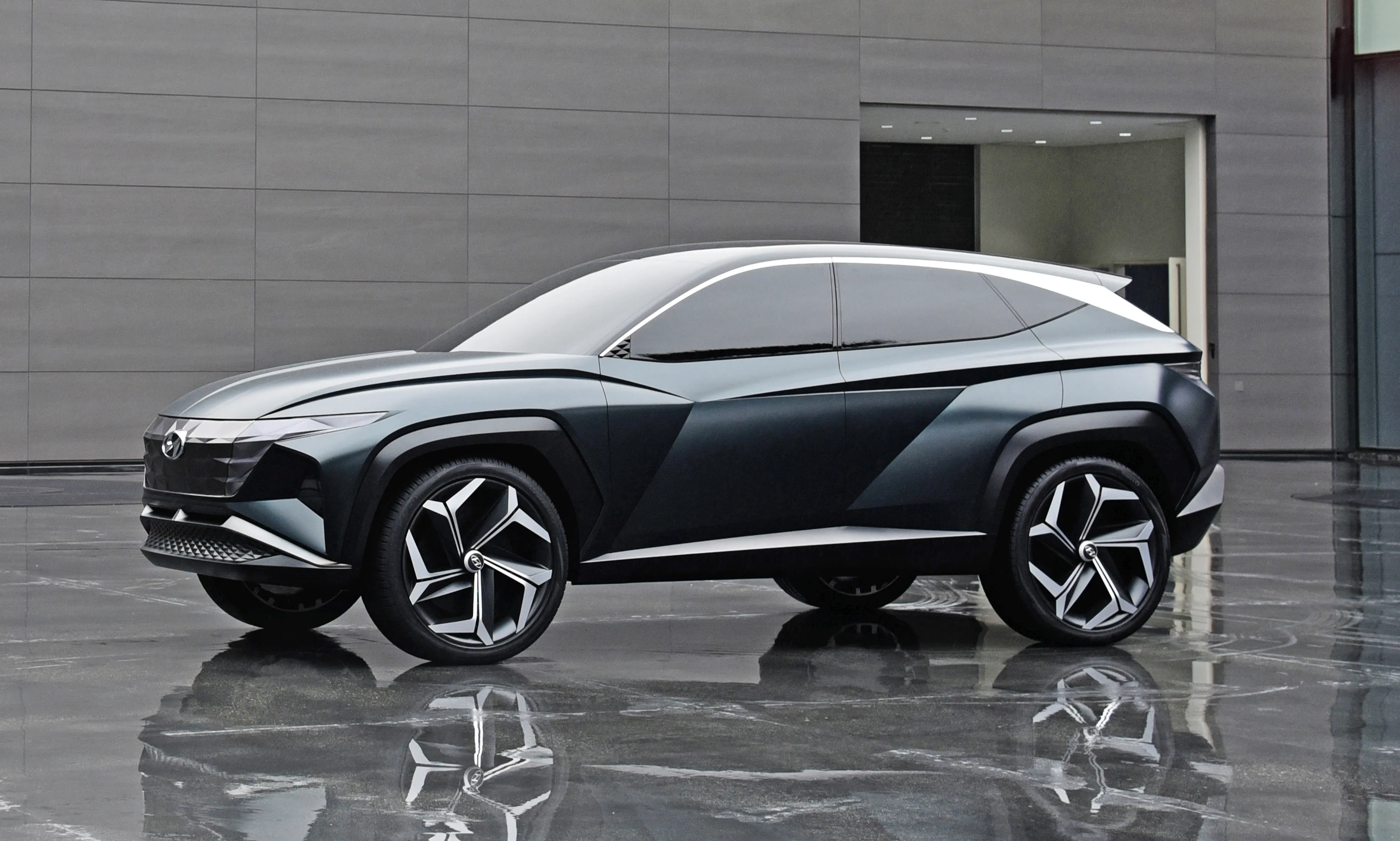 Hyundai Vision T Concept driver-side view