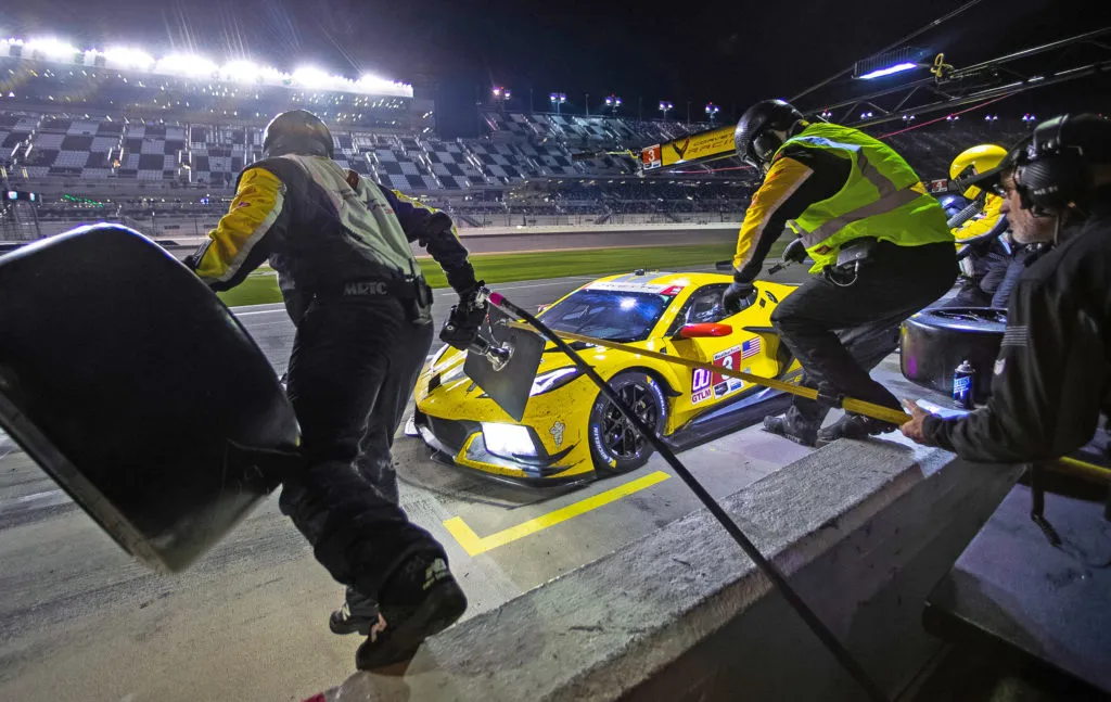 C8.R pit stop