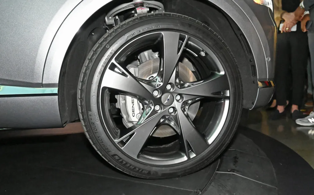 Genesis Ornate Wheel