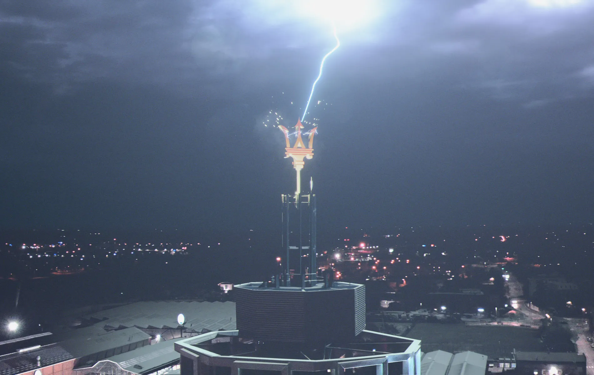 Large 16580 MaseratiTowerHQModena