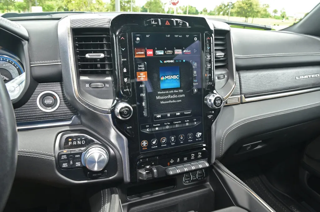 RAM DASHBOARD RADIO