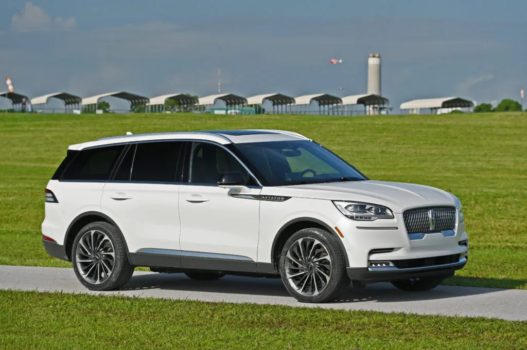 Lincoln 3/4 Side view Aviator Reserve