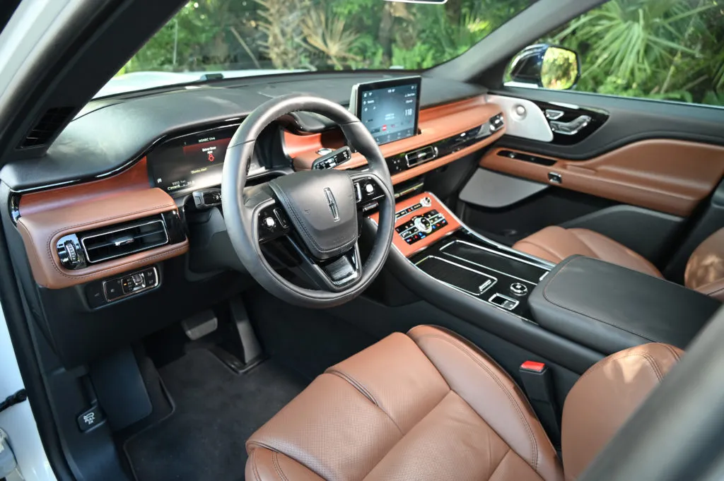 Lincoln Aviator interior