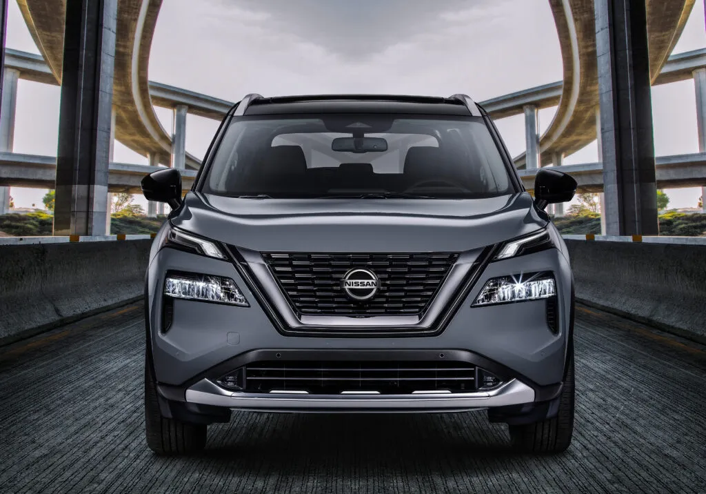 Nissan Rogue head on