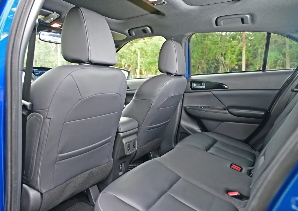 Eclipse Cross rear seat