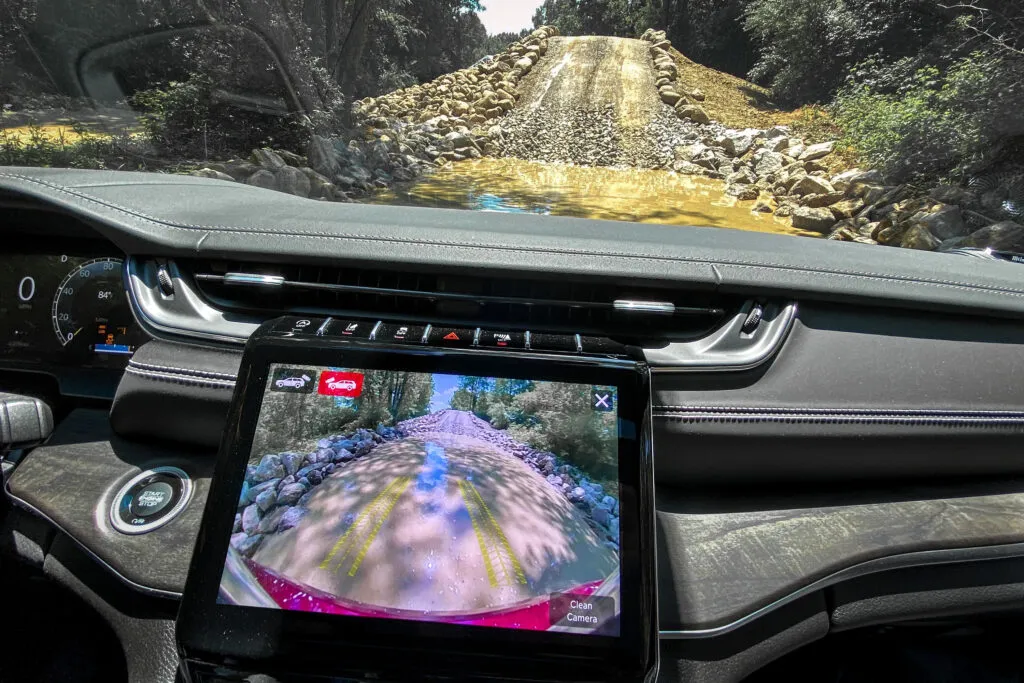 Jeep Grand Cherokee L Dash Navigation