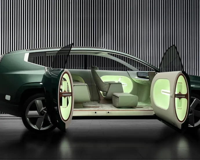 Hyundai SEVEN opening