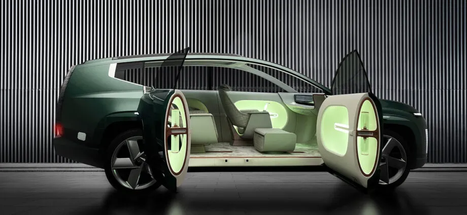 Hyundai SEVEN opening