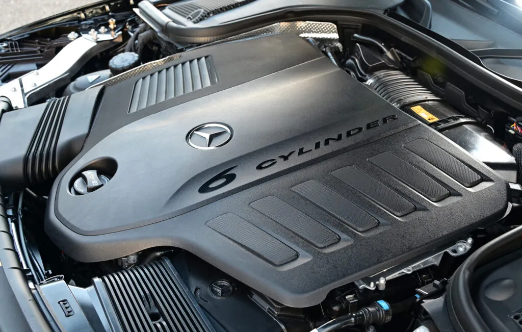 Mercedes 3.0-liter engine