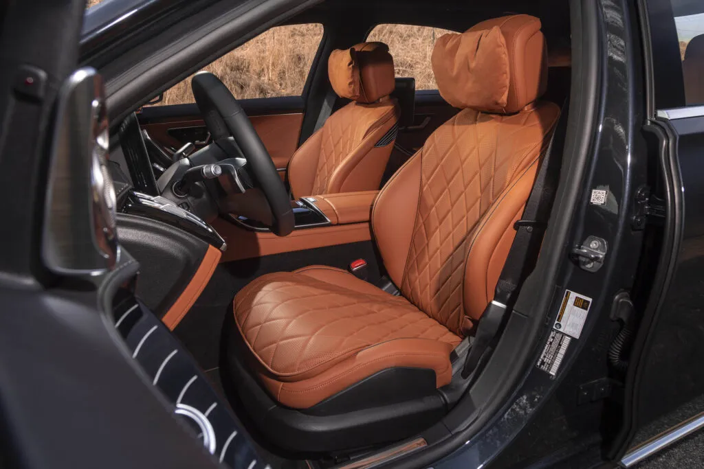 Front seat S580 pillows