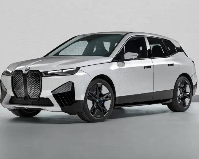 P90447343 BMW IX Flow Featuring E Ink 