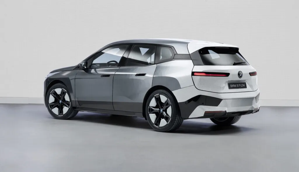 BMW iX Flow with E ink