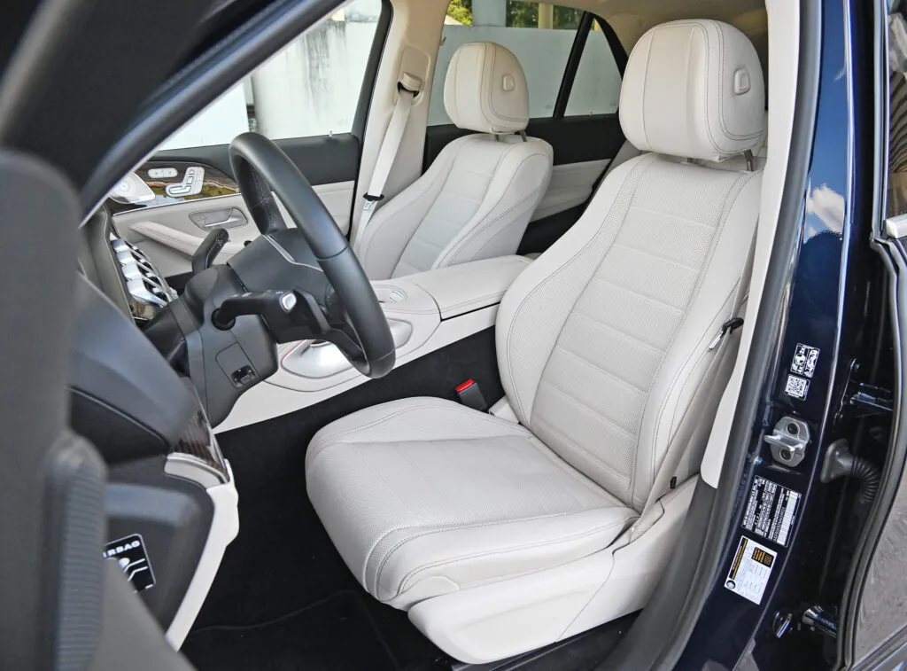 Napleton News Interior Review seats gle450