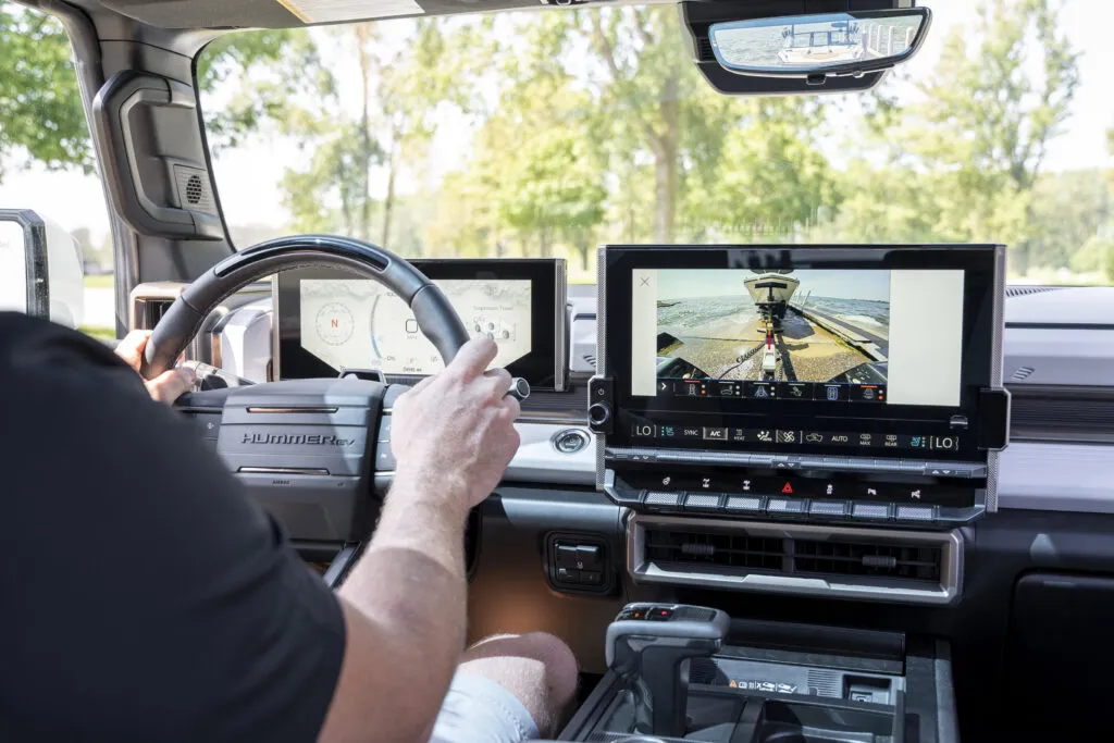 Hummer towing camera