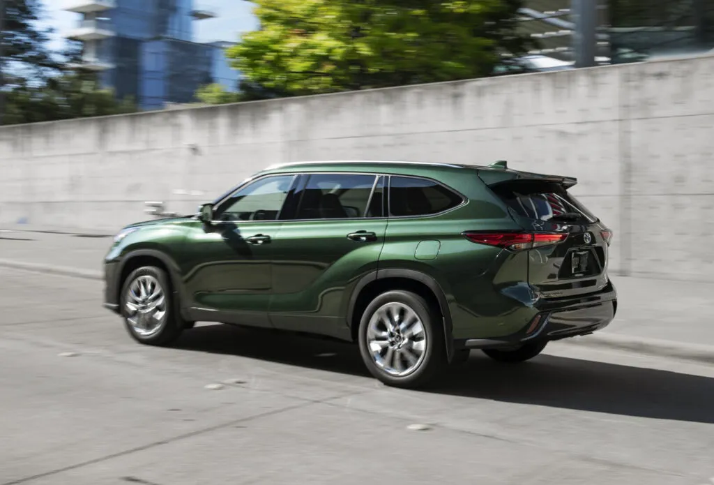 Highlander drives away