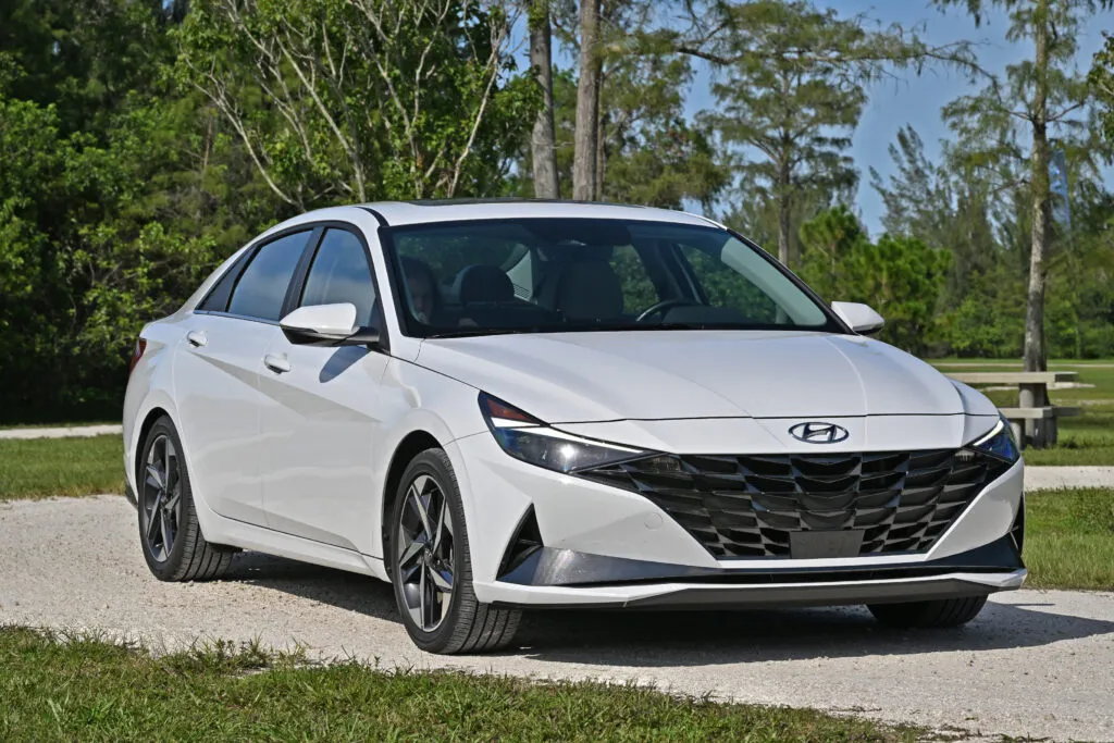 Front hero 2023 Elantra hybrid