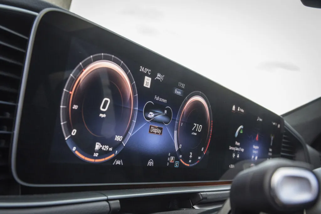 Twin screens in the GLE450e