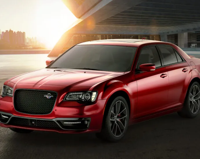 2023 Chrysler 300C 002