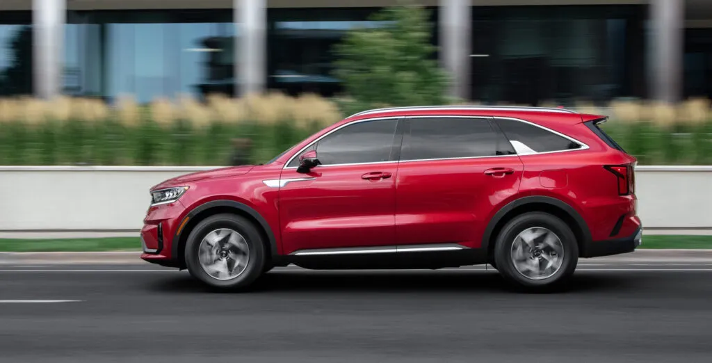 Kia Sorento Hybrid rolling